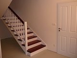 obklad schodiště - kombinace jasan mořený + buk bílý